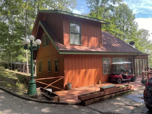 Charming 2-bedroom cabin with WiFi in the the Smokey Mountains - 3-Star