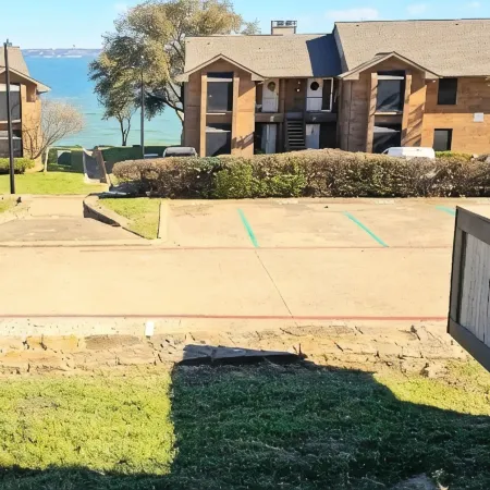 Lake Condo , Cozy and Modern 1 Bedroom 1 Bath.