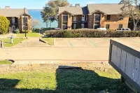 Lake Condo , Cozy and Modern 1 Bedroom 1 Bath. - 3-Star