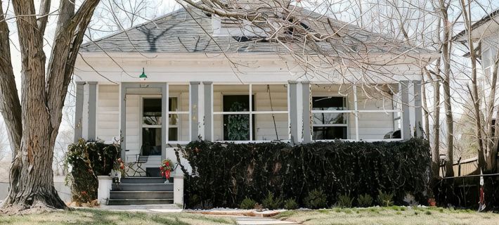 Ivy Jungalow | Bright, Clean, & near Downtown Hotels in Joplin