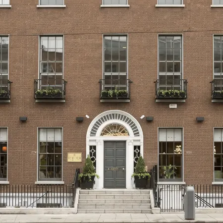 Iveagh Garden Hotel Отели рядом с достопримечательностью «Галерея Рха Галлахера»