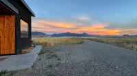 Modern 3 bedroom home on 20 private acres in Paradise Valley