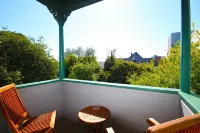 Spinnakers Brewpub & Guesthouses - Bed and breakfasts