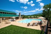 Luxury Cabin with Epic Mountain Views • Hot Tub • 10 Min to Cades Cove - Pool