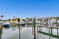 Manatee Harbor: Marina, Heated Pool-Spa, Island Ferry with Private Beach Access! - Wi-Fi