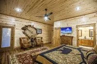Deer Hollow Lodge: 4 Master Suites, Pool Table, Hot Tub & Fire Pit - 2 stjerner