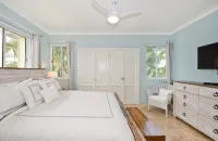 Playa Turquesa D-301 Premier Beachfront Ocean View 100mbps Wifi - 2-Sterne