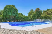 Convenient Getaway Close to it All! - 民泊