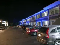 リバーサイドインアンドスイーツ - 駐車場