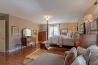 Luxurious, Gorgeous, Pristine, Convenient, Walkable 6-bedroom in State College! - 4-Star