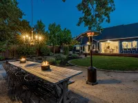 Gourmet Kitchen in Wine Country w/Hot Tub + Office Hotels in Windsor
