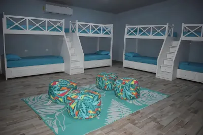 Spacious 5-bedroom house with capacity of 20+ people in Playa Metalio Sonsonate فنادق في 