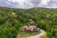 V3 Gorgeous Ski-in Mountain View Townhouse with Great Views in Bretton Woods Fast Wifi