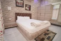 Kisan Farm House | Serene 2Br Villa with Private Pool & Garden, Hillside Stay Hoteles en 