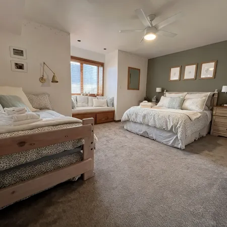 Rimview Lake Powell Home-Stunning views and a spacious family friendly home!