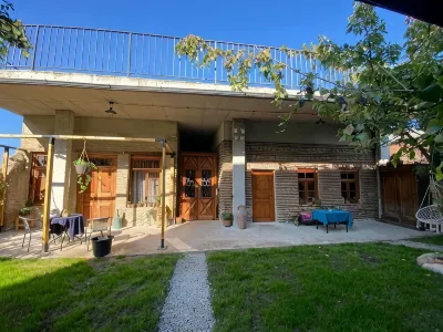Lurji Bani Hotels in 
