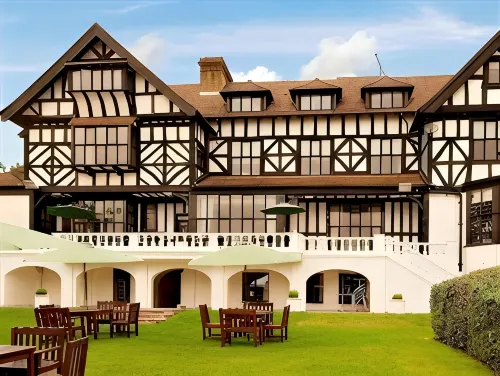The Manor Elstree - parking