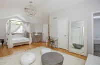 2026 Summer Rental Available in East Hampton. Private Bay Beach Community!