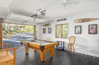 Cozy 5BR house with Hot Tub Private Patio Games Fire Pit in Massanutten