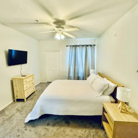 apartment legacy court Kissimmee close to Disney parks with heated pool