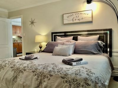 K's Cozy Condo -Mins. to Beach, Trails, Shops, Skiing. Walk to restaurants, bar.