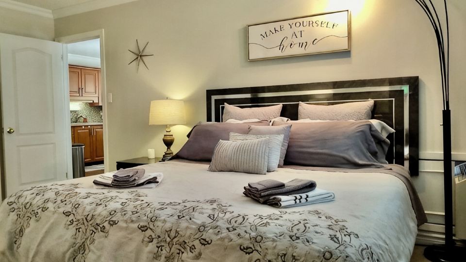 K's Cozy Condo -Mins. to Beach, Trails, Shops, Skiing. Walk to restaurants, bar.