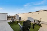 Sophisticated  Escape with Scenic Rooftop – Minutes to Downtown Hotspots - Condos