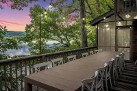 Lakeside Luxury: Private Dock, Kayaks, Game Room - 4-Star
