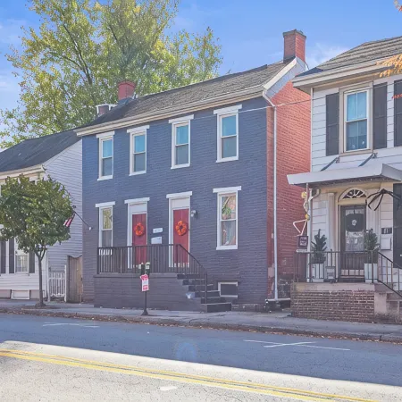 Entire Downtown Gettysburg Historic 4Br/3BA Home, Sleeps 8 with Free Parking