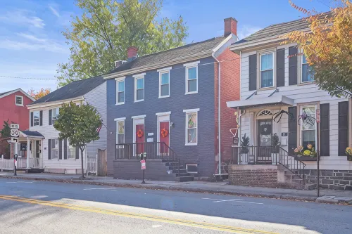 Entire Downtown Gettysburg Historic 4Br/3BA Home, Sleeps 8 with Free Parking - Holiday bungalows