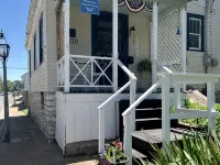 Rivertown Retreat Dufour HouseSleeps 4 Hotels in Sainte Genevieve