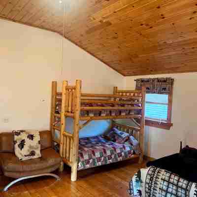 Charming Log Cabin in Lake George Rooms