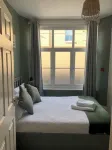 Charming 2 br apartment next to worthing station, close to town and seafront