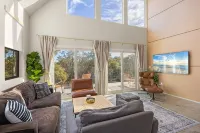 Pet-friendly retreat in Granbury with loft, fire pit, and boat launch 2 mi away. - 3 tähden