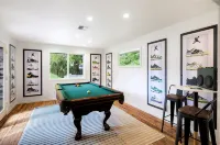 Premier Location: Group-Friendly, Walk to Autzen! - 4-Star