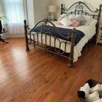 SERENITY IN THE CITY - 5 BR College Ave by F & M Rooms