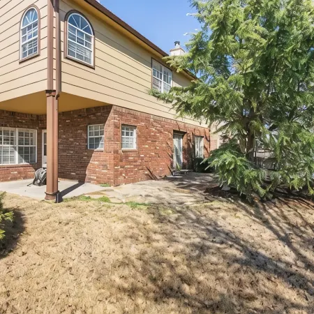 The Erie Home: Warm and Spacious in South Tulsa