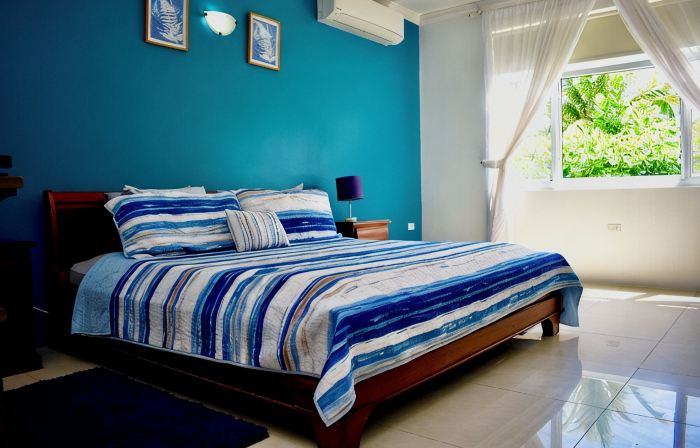Luxury Waterfront 1/1 with Pool and Gym