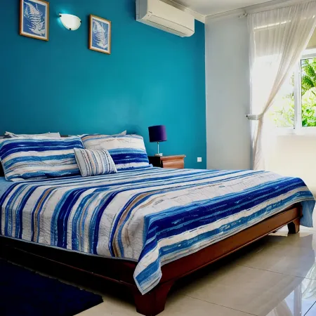 Luxury Waterfront 1/1 with Pool and Gym