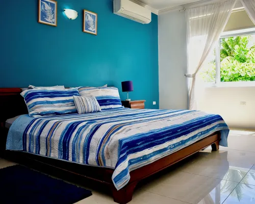 Luxury Waterfront 1/1 with Pool and Gym Hotels in Tower Isle
