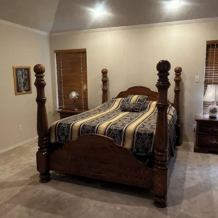 Charming 3-bedroom 3-bathroom house in lovely Lubbock with WiFi, AC