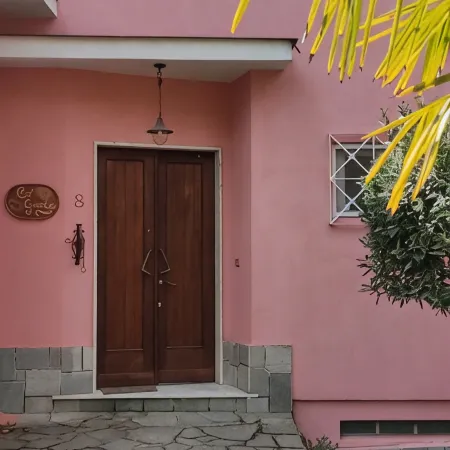 Cocconato: detached house with private garden and views