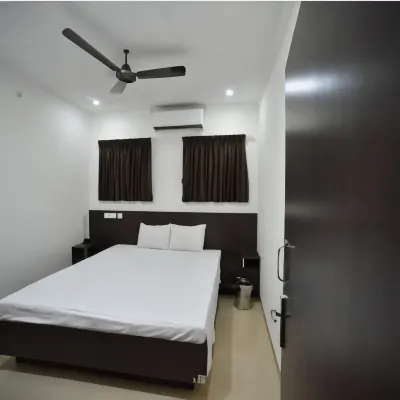 PRM Aruna Lodge Hotels near Erode Junction