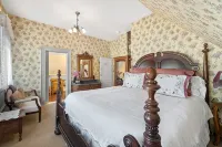 Gorgeous Historic Victorian - Walk to Downtown Truckee! Central to ski resorts! - 4 tähden