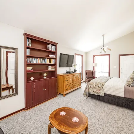 Riverfront hidden gem, ground floor open space!