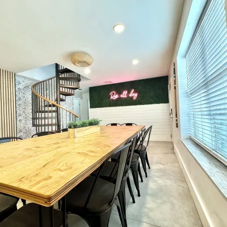 The Hampton • Private Pool • 5 Min to 5th Ave • 10 Min to Beach • Sleeps 16