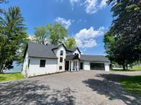 BRAND NEW 7 BR / 5 BA luxury home ON Keuka Lake just outside of Penn Yan! - balcony
