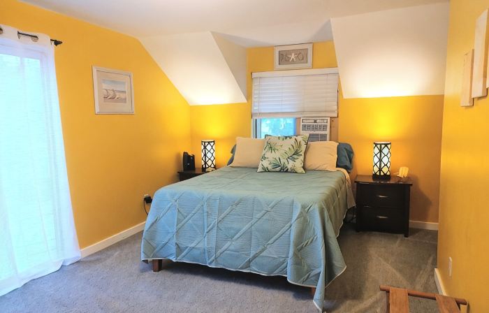 Bright Beautiful beach theme home walking distance to Lake Michigan & downtown!