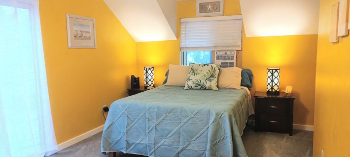 Bright Beautiful beach theme home walking distance to Lake Michigan & downtown! Hotels in Manistee County