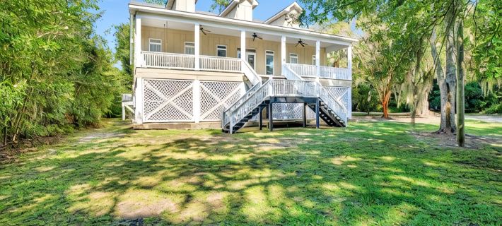 NEW LISTING! Bayfront, Spacious 6-bedroom house in delightful Fairhope Hotels in Fairhope